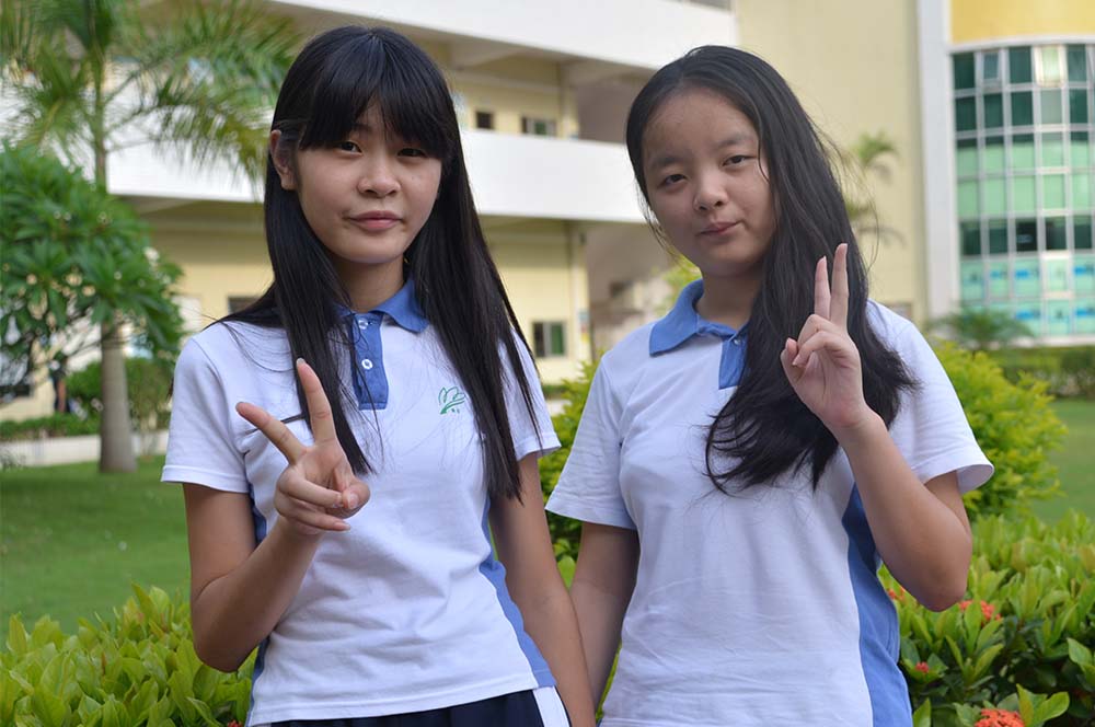 赵玉婷、杨紫娟同学合作创作的漫画《我心中的端午》在2015年南山区“共享端午情，同画中国梦”漫画大赛中荣获一等奖