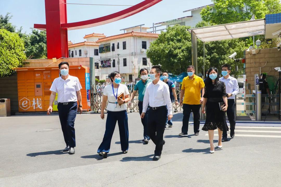 返校复学对学校也是一场大考——龙岗区横岗街道党工委书记李相宏一行到我校开展复学检查工作