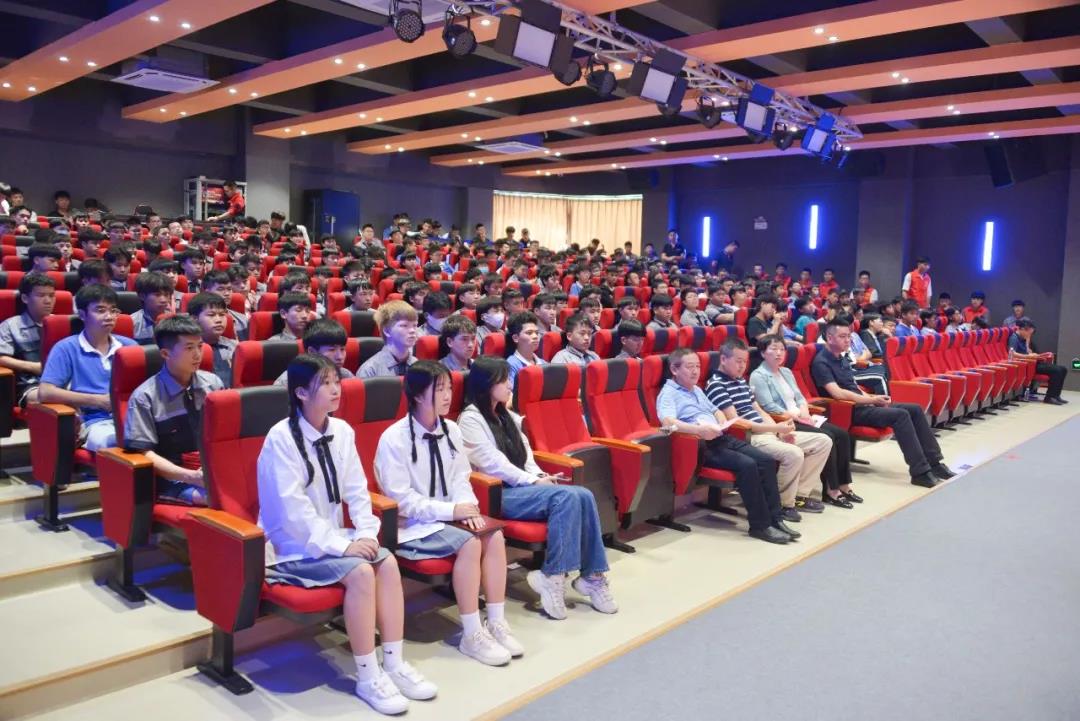 又一行业大咖受聘携创客座教授！这个专业的学生有福了！