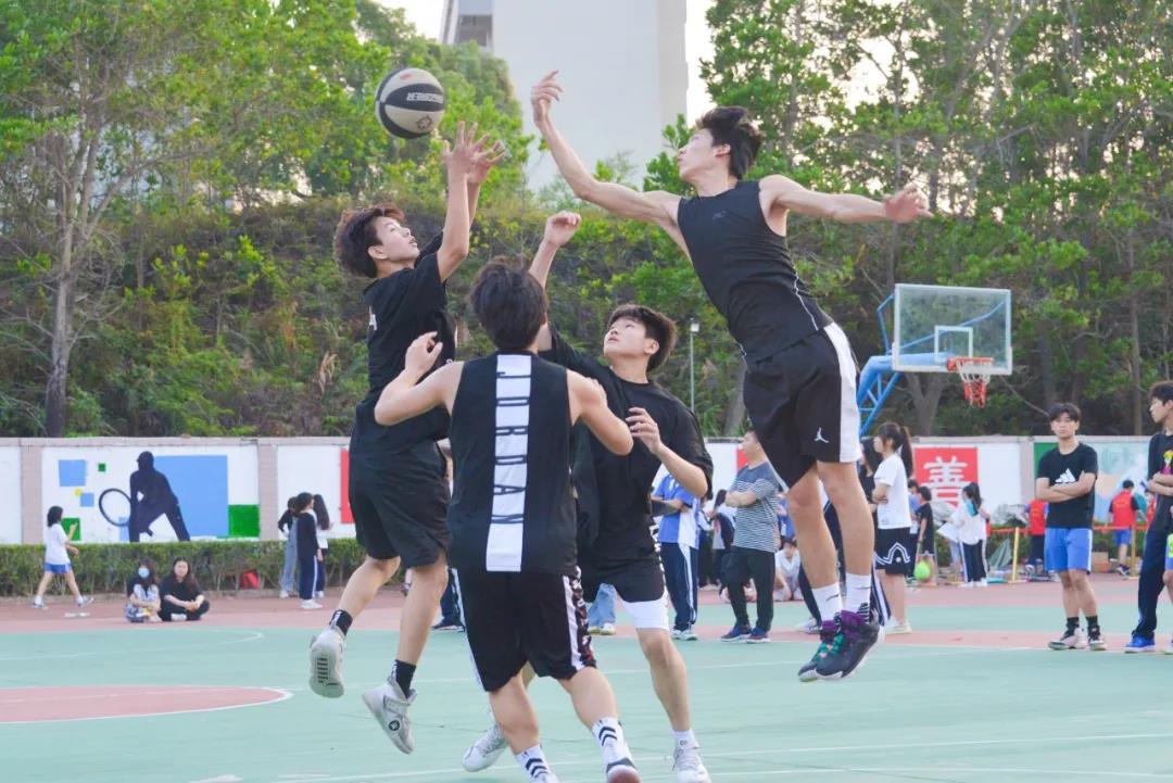 请问，打篮球的男生是不是都很阳光？