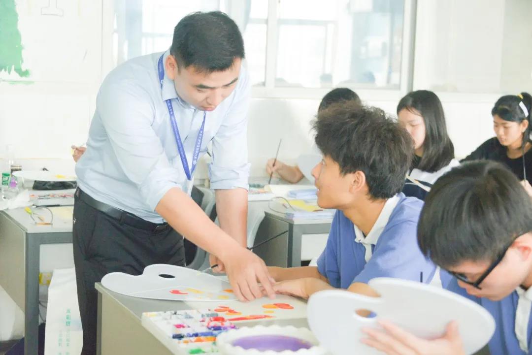 “我们喜欢他，可不只是因为他课上得好......”