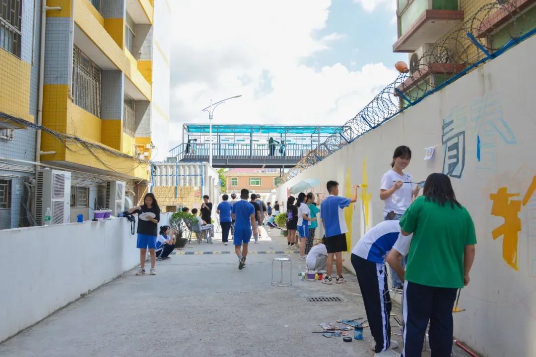 携创学子百米长廊画