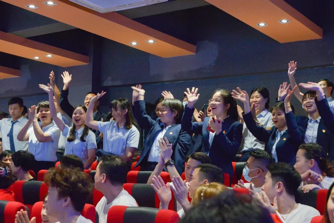 原来老师唱歌也可以这么腻害！