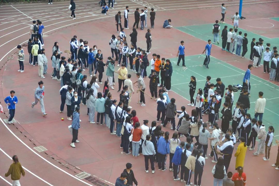 老师变身“抓拍小能手”，什么比赛这么精彩？