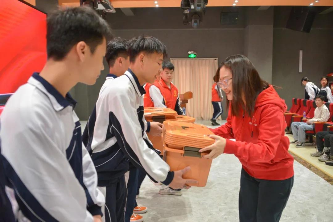 一份来自冬天的厚礼！爱心企业情系携创，助力乡村教育振兴