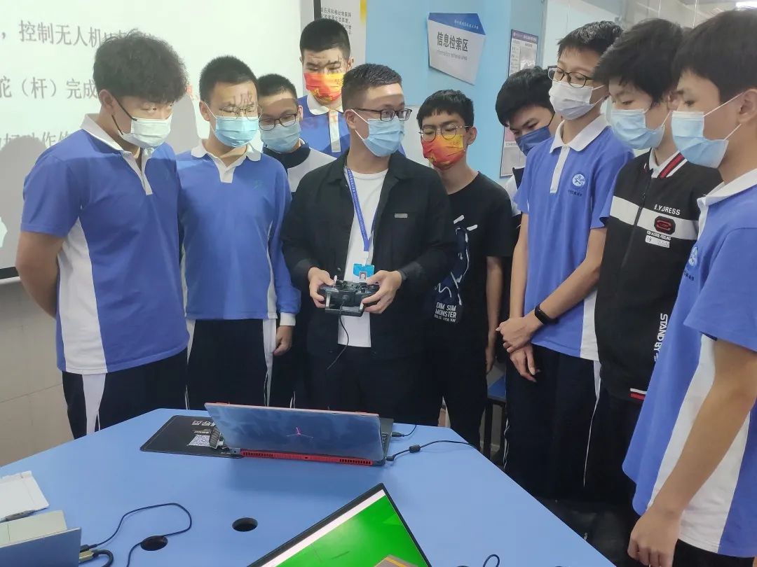 提问~谁才是携创最会“玩”无人机的人？