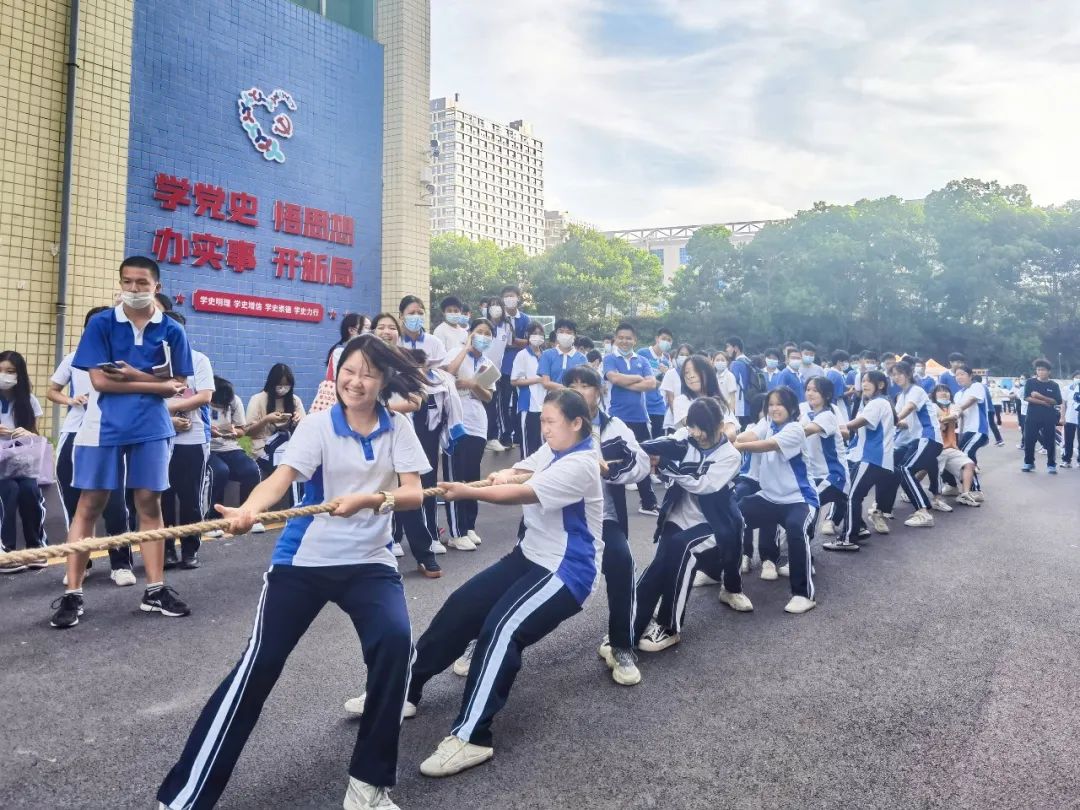 “人数不够，班主任来凑！”