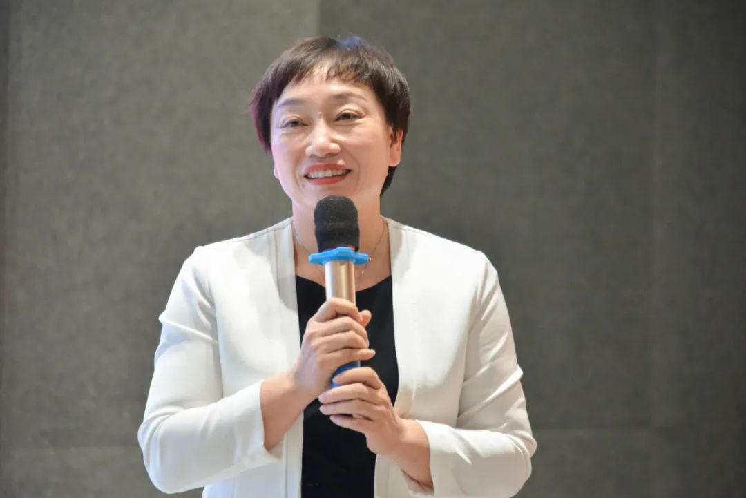 喜讯！深圳携创高技伊俊宏校长被授予深圳市“三八红旗手”荣誉称号